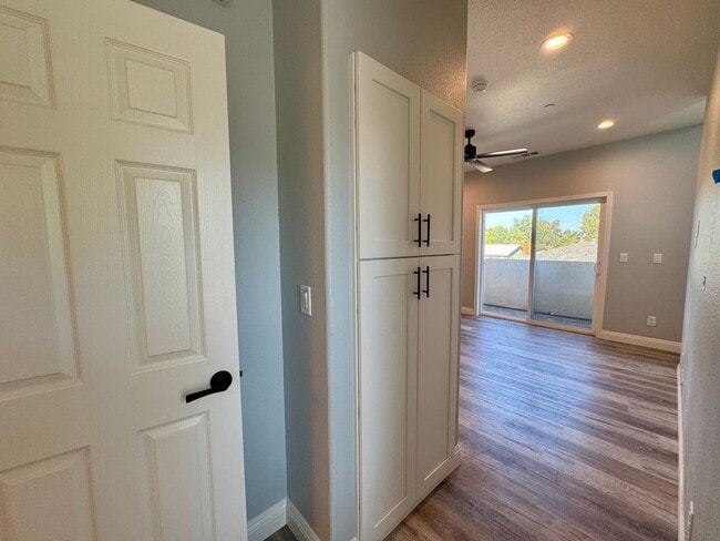 232 W Pearl Ave in Stockton, CA - Building Photo - Building Photo