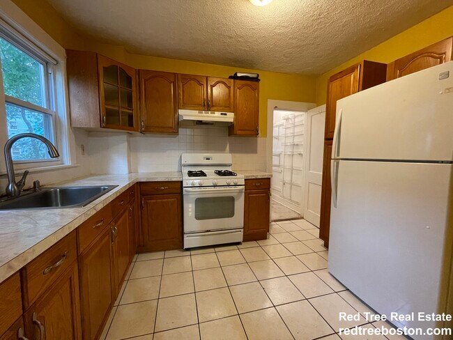 42 Day St, Unit 1 in Boston, MA - Building Photo - Building Photo