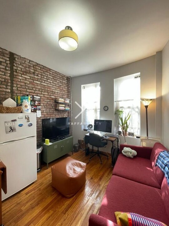 807 St Johns Pl in Brooklyn, NY - Building Photo