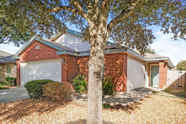 9815 Sandlet Trail in San Antonio, TX - Building Photo - Building Photo