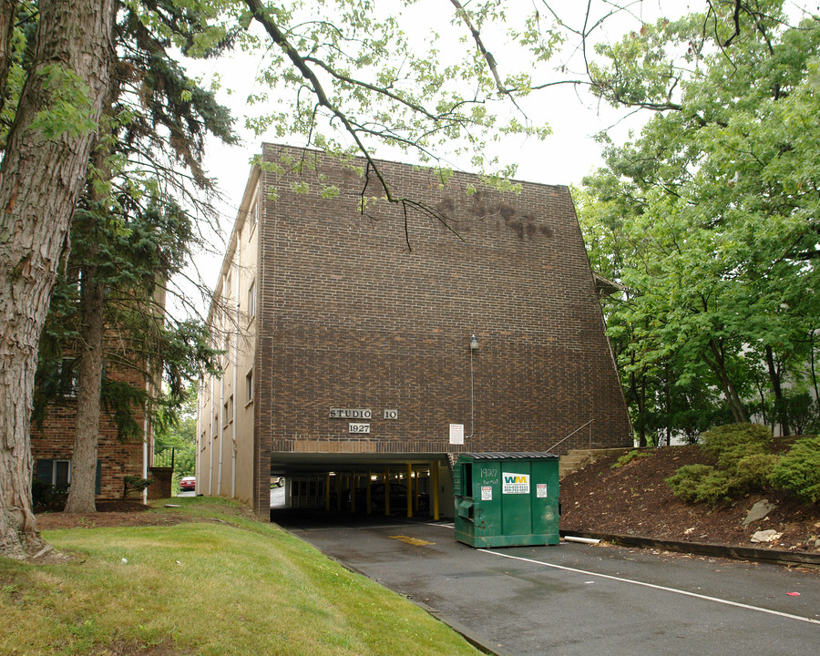 1927 Indianola Ave in Columbus, OH - Foto de edificio