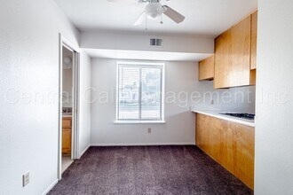 8412 Laborough Dr-Unit -Apt D in Bakersfield, CA - Building Photo - Building Photo
