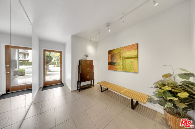 1331 S Roxbury Dr in Los Angeles, CA - Building Photo - Building Photo