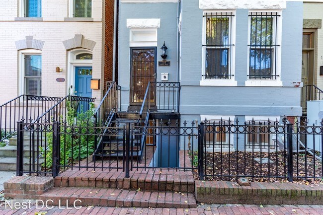122 Thomas St NW in Washington, DC - Foto de edificio - Building Photo