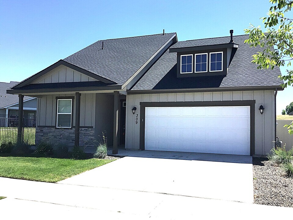 309 E Sicily Dr in Meridian, ID - Building Photo