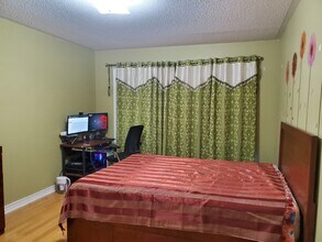 302 Sunny Meadow Blvd in Brampton, ON - Building Photo - Building Photo