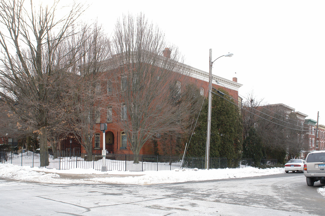 407 Wethersfield Ave in Hartford, CT - Building Photo