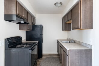 Chateau Manor in Detroit, MI - Building Photo - Interior Photo