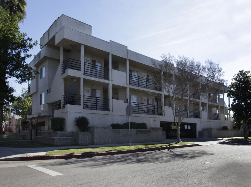 13958 Bessemer St in Van Nuys, CA - Building Photo