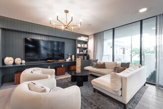 5820 1/2 Cameron Rd in Austin, TX - Foto de edificio - Building Photo