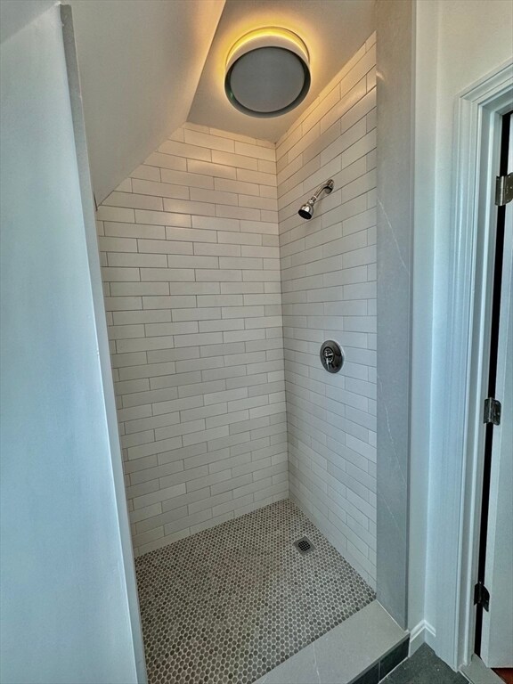 8 Trafford St, Unit 2 in Quincy, MA - Foto de edificio - Building Photo