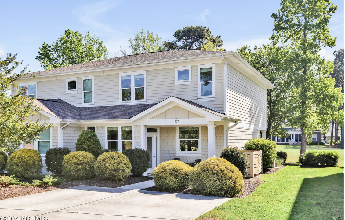 1727 Tommy Jacobs Dr in Leland, NC - Foto de edificio