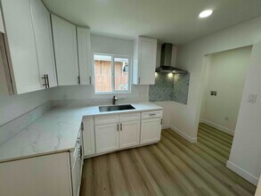 6421 E Olympic Blvd in East Los Angeles, CA - Building Photo - Building Photo