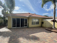 10421 SW Stratton Dr in Port St. Lucie, FL - Foto de edificio - Building Photo