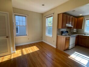 454 Green St, Unit 3 in Cambridge, MA - Building Photo - Building Photo