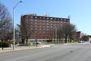 Christos Kalivas Apartments in Manchester, NH - Foto de edificio - Building Photo