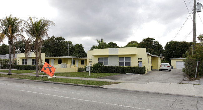 Cass-Dan Apartments in West Palm Beach, FL - Building Photo - Building Photo