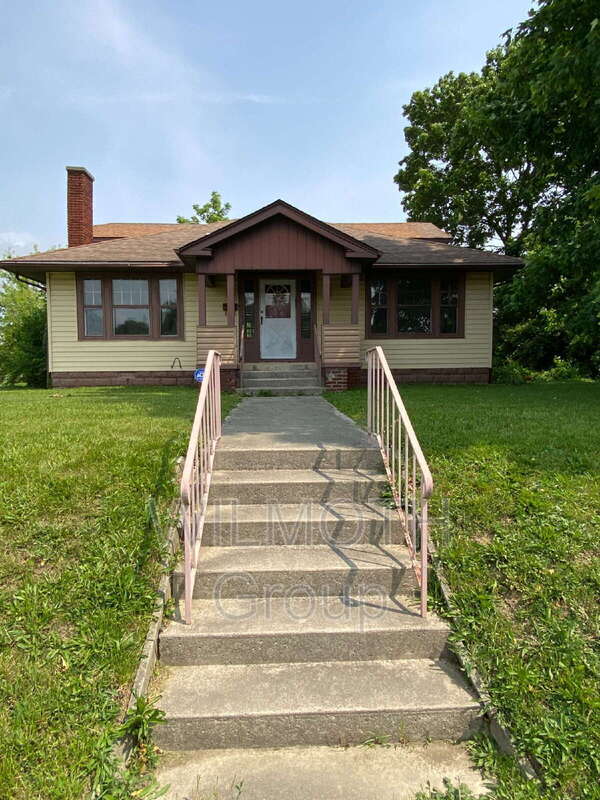 property at 1000 E 8th St