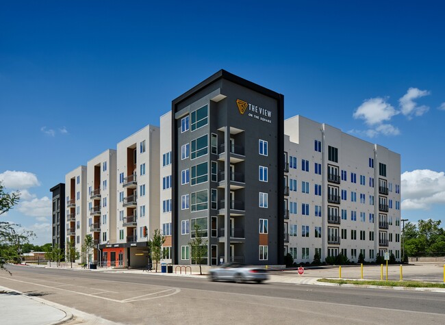 View on the Square in San Marcos, TX - Foto de edificio - Building Photo