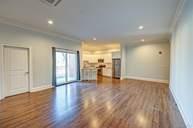 2-2F Stewart Ave in Huntington, NY - Building Photo - Building Photo