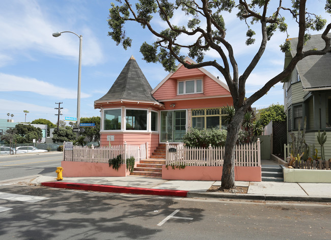 162 Wadsworth Ave in Santa Monica, CA - Building Photo - Building Photo