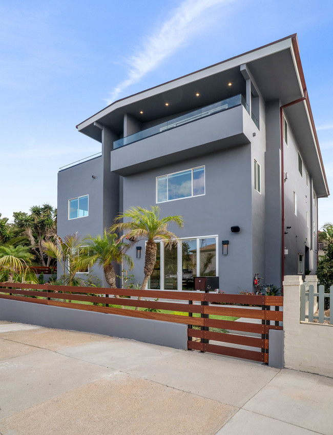 424 20th (424, 426, 428) in Manhattan Beach, CA - Building Photo - Building Photo