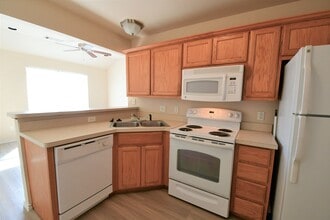 Commerce Garden Apartments in Commerce, TX - Building Photo - Building Photo