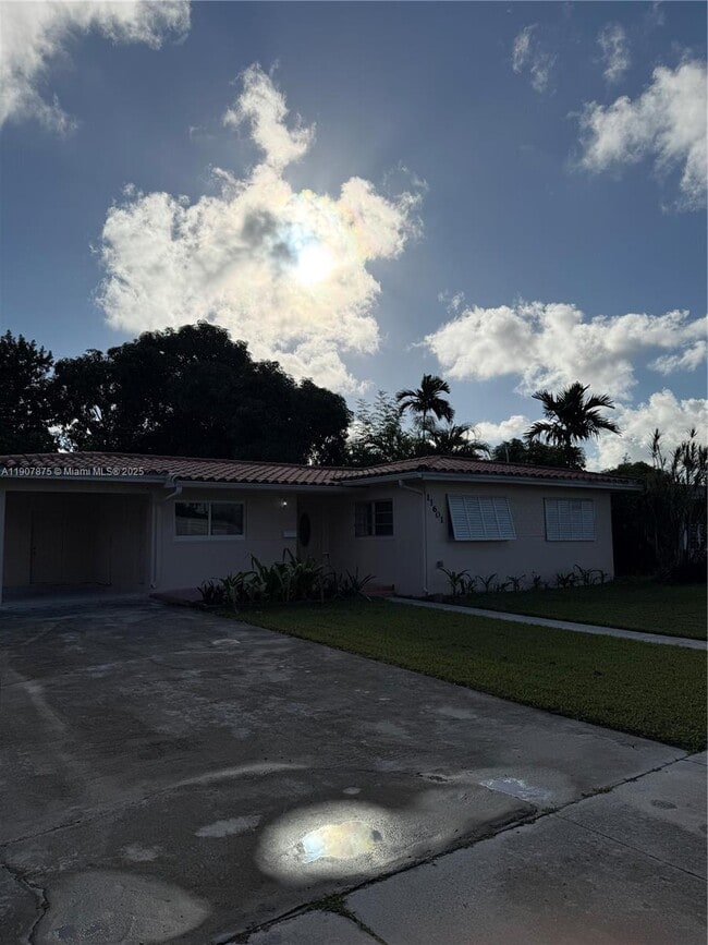 11601 NW 58th Pl in Hialeah, FL - Building Photo - Building Photo
