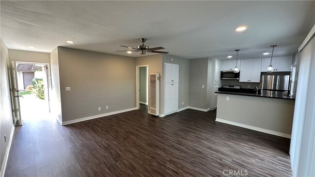 2312 Santa Ana Ave, Unit B in Costa Mesa, CA - Building Photo - Building Photo