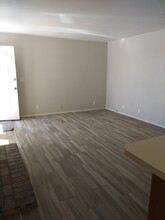 437 S Sunset St, Unit B in Ridgecrest, CA - Building Photo - Building Photo