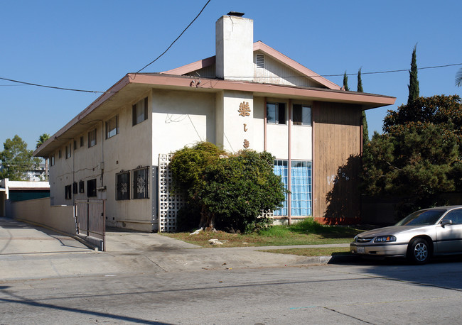 129 W Hillcrest Blvd in Inglewood, CA - Foto de edificio - Building Photo