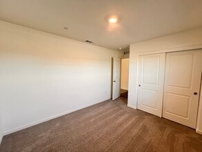 8603 Lunascape Ave in Bakersfield, CA - Building Photo - Building Photo