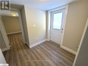 320 Mississaga St W in Orillia, ON - Building Photo - Building Photo