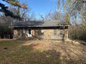 1505 Parkview St in Van Buren, AR - Building Photo