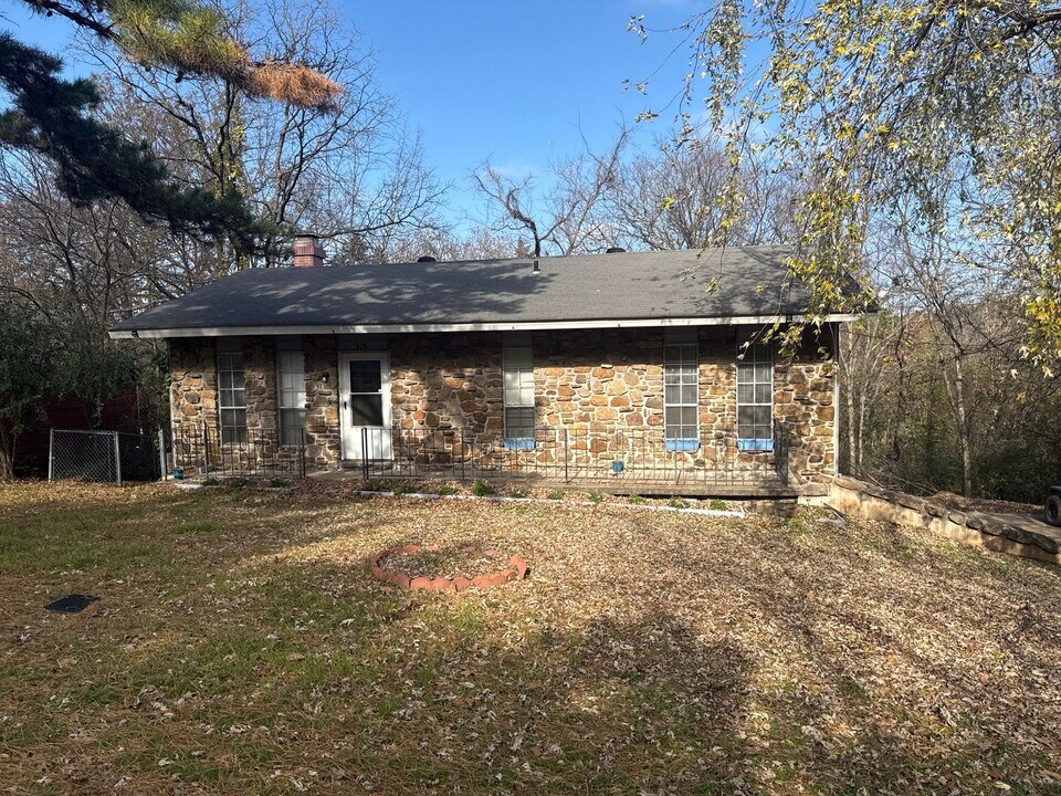 1505 Parkview St in Van Buren, AR - Building Photo