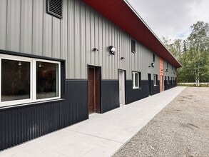 1145 Downwind Dr, Unit 1 in Fairbanks, AK - Building Photo - Building Photo