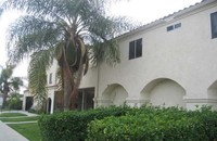 Valencia Terrace Apartments in Fullerton, CA - Foto de edificio - Building Photo