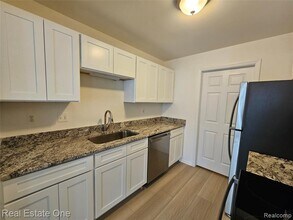 56401 Scotland Blvd in Shelby Township, MI - Building Photo - Building Photo