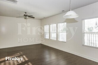 9343 Sloan Forest Dr in Charlotte, NC - Foto de edificio - Building Photo