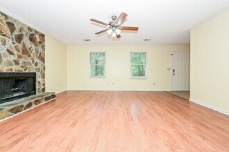 155 Victoria Dr in Ellenwood, GA - Building Photo - Building Photo