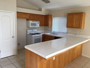 5305 Grogan Dr in Bakersfield, CA - Building Photo - Building Photo