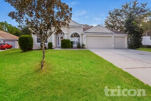 5732 Greystone Dr in Spring Hill, FL - Building Photo