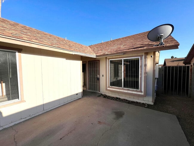 953 W Emelita Cir in Mesa, AZ - Building Photo - Building Photo