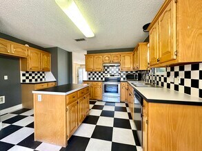 6106 9th St in Lubbock, TX - Building Photo - Building Photo