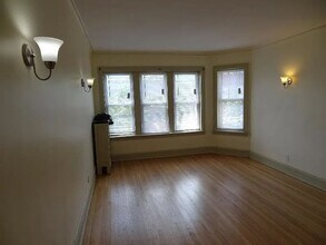 121 Elmwood Ave in Evanston, IL - Foto de edificio - Building Photo