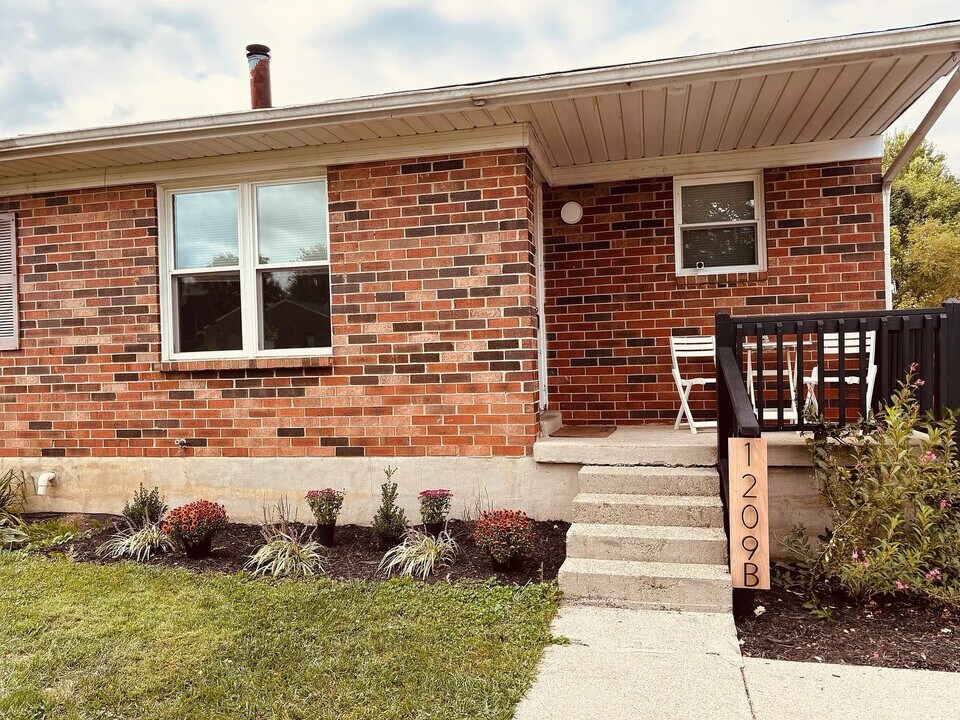 1209 Mount Rushmore Way, Unit B in Lexington, KY - Building Photo