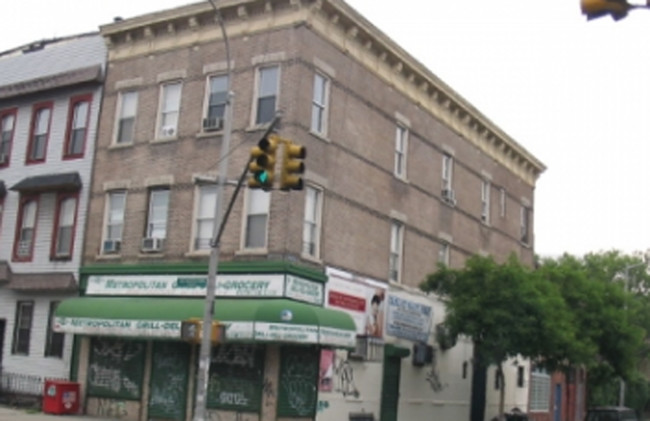 905 Metropolitan Ave in Brooklyn, NY - Building Photo - Building Photo