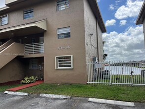 2770 W 60th St in Hialeah, FL - Building Photo - Building Photo