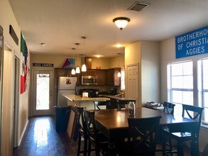 308 Holik St in College Station, TX - Building Photo - Building Photo