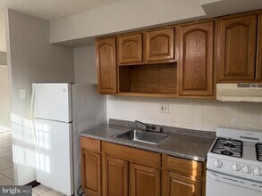 5711 Erdrick St in Philadelphia, PA - Building Photo - Building Photo